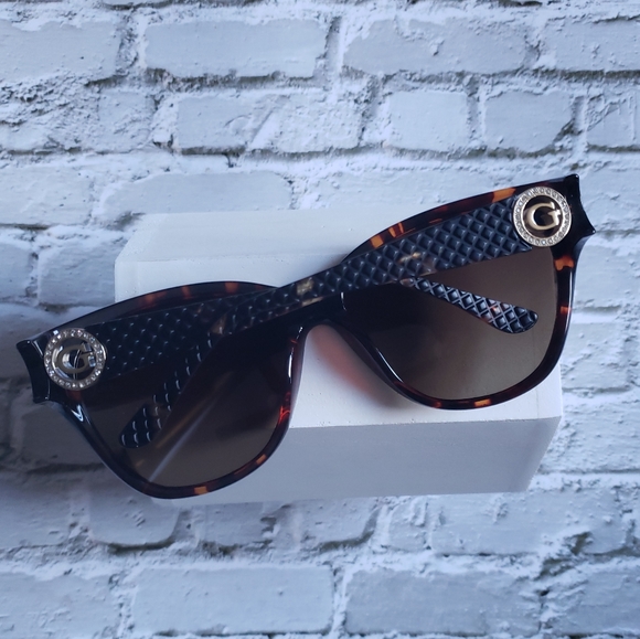 NWOT Designer Guess Polarized Sunglasses w/ Hard Case - Picture 6 of 9